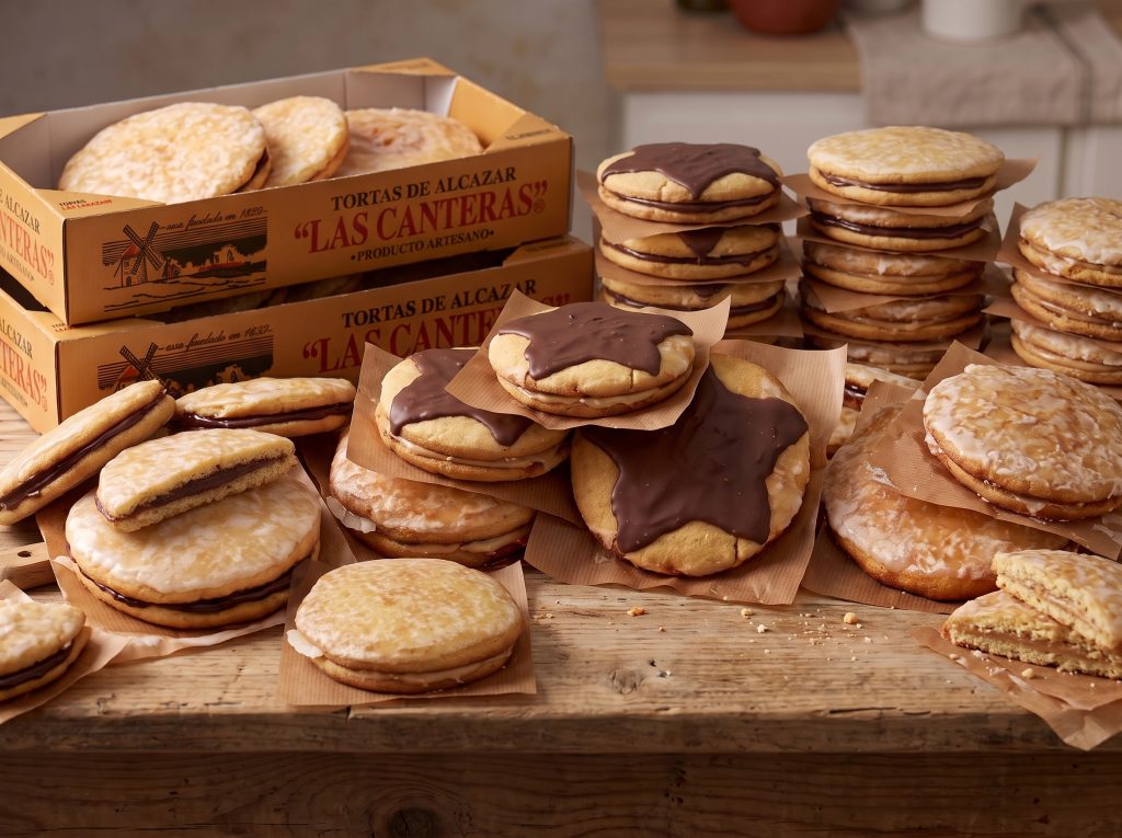 Pack Familiar de tortas de Alcázar Las Canteras: estuches y tortas tradicionales, rellenas de chocolate y de crema y con estrella de chocolate