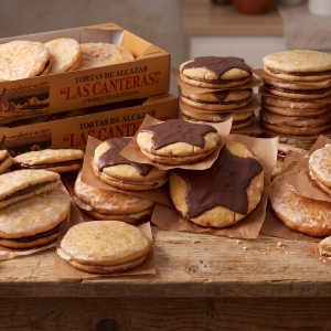 Pack Familiar de tortas de Alcázar Las Canteras: estuches y tortas tradicionales, rellenas de chocolate y de crema y con estrella de chocolate